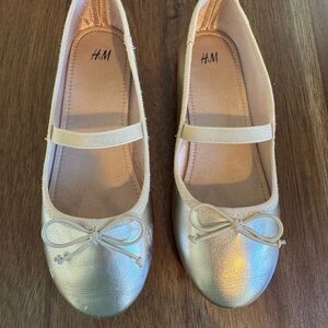 H&M Gold Kids Dress Shoes size 1